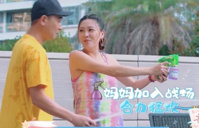 观念|应采儿称儿子情商是被陈小春练的,教科书级二胎观念灌输有点厉害