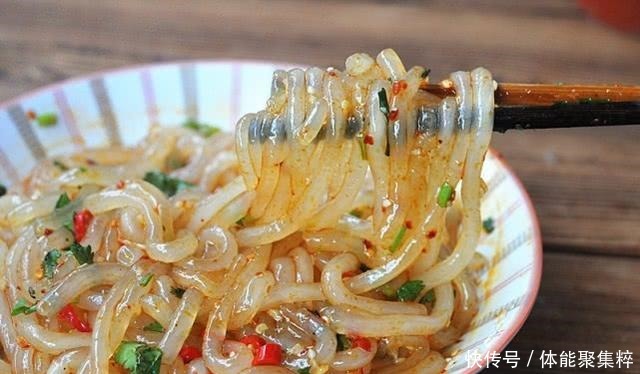 酸爽|比香辣粉、油泼面更过瘾!这一碗香辣酸爽,好吃到连汤都喝干净!