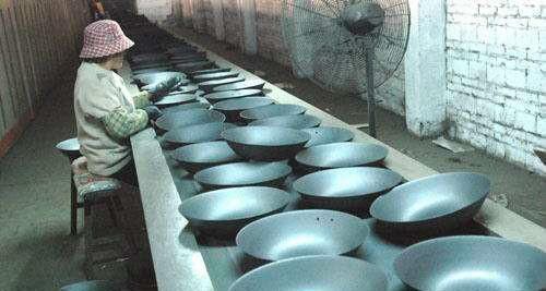 不粘锅|农村“土不粘锅”,靠电视一炮走红一锅难求,如今100一个没人要