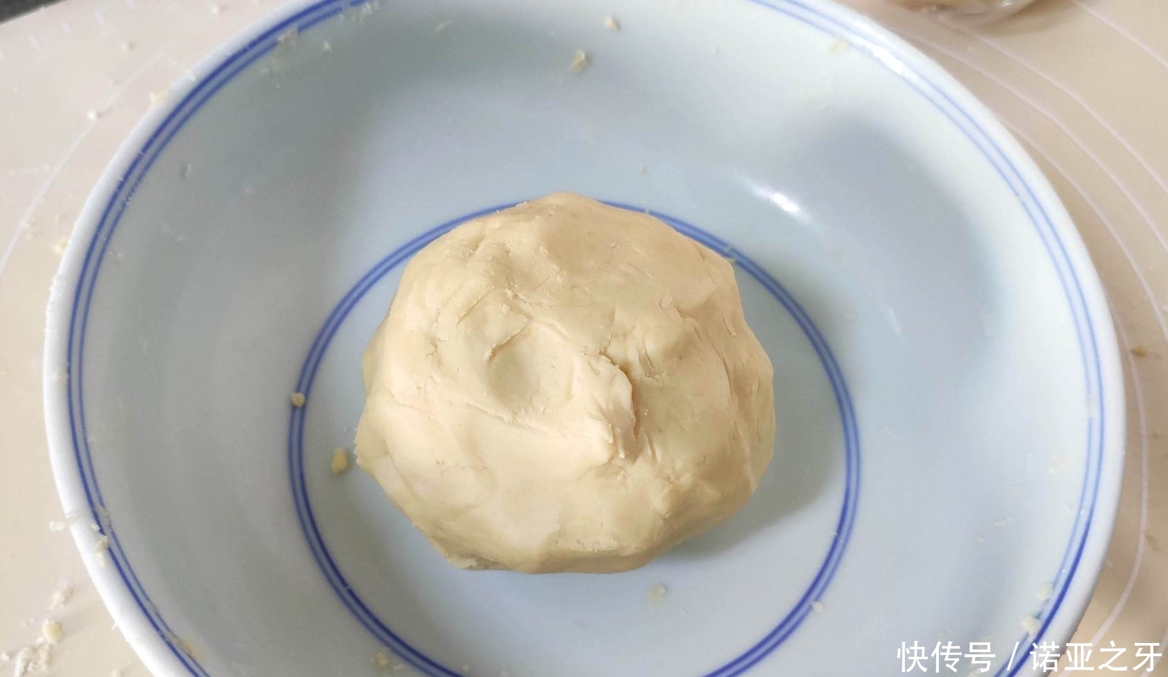 层次分明|中秋将至，它比月饼还好吃，烘焙店都卖疯了，层次分明一碰就掉渣