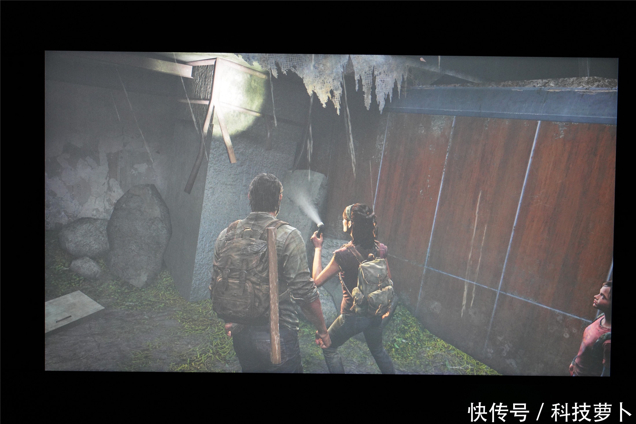  全球|全球首款240Hz+3ms电竞便携显示器，ROG XG17AHP评测