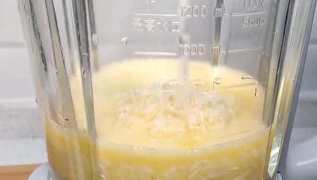 熬粥|大米中加2个鸡蛋,不熬粥不煮饭,筷子一搅,出锅比面包还好吃