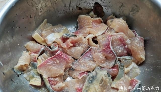 简单|家常酸菜鱼的做法,简单容易学,味道和餐馆一样好,鱼肉鲜嫩酸爽