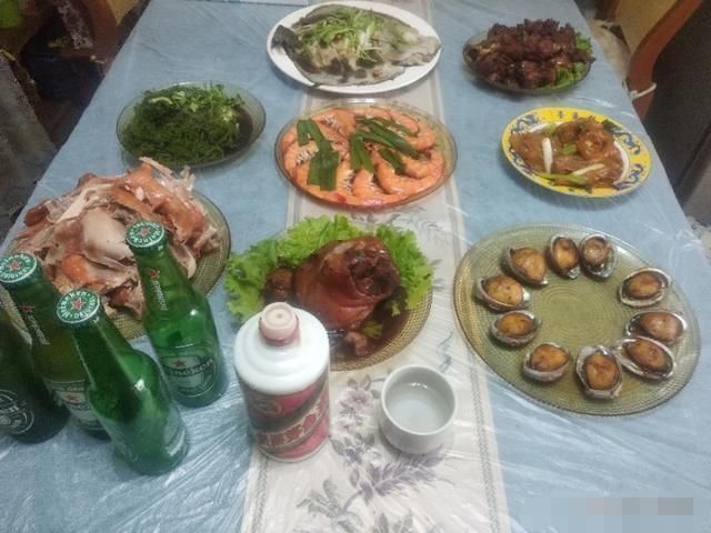 现实|农村酒席“怪象”,白酒啤酒成摆设,为何都不爱喝酒了原因很现实又无奈