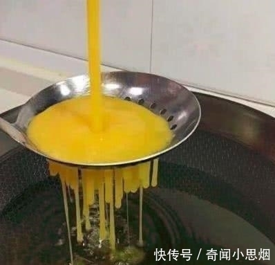 鸡蛋|女子将鸡蛋倒入漏勺,婆婆刚想骂她败家,几分钟后乖乖离开了