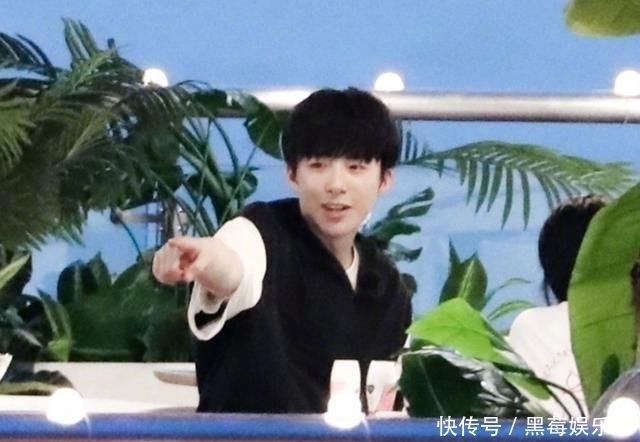 杨超越|《中餐厅》放大招,王俊凯回归不算啥,飞行嘉宾全是顶级流量