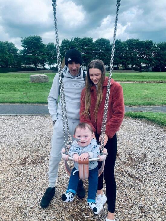  回家|女子生下0.9斤婴儿都以为活不久，后经历12次手术已出院回家