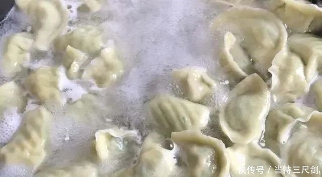 五花肉|秋天，芹菜茴香靠边站，多吃一种馅的饺子，鲜美多汁，我1周做2回