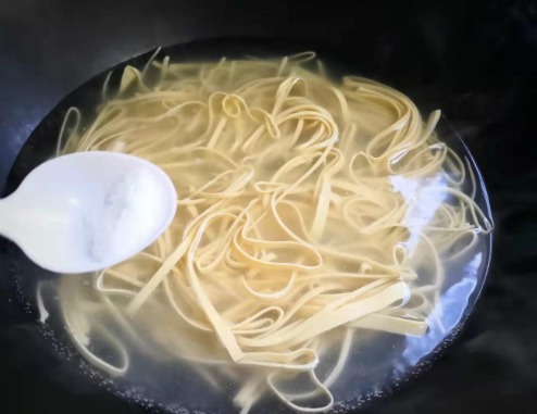 口感|这是豆腐皮最好吃的做法,口感软嫩,开胃下饭,营养不输大鱼大肉