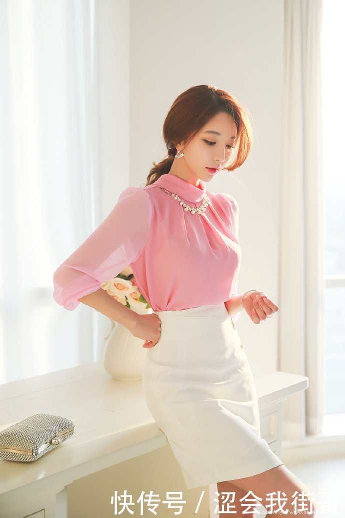 喜欢|搞笑GIF趣图:舍友最喜欢这样躺着玩手机,你们知道为什么吗?