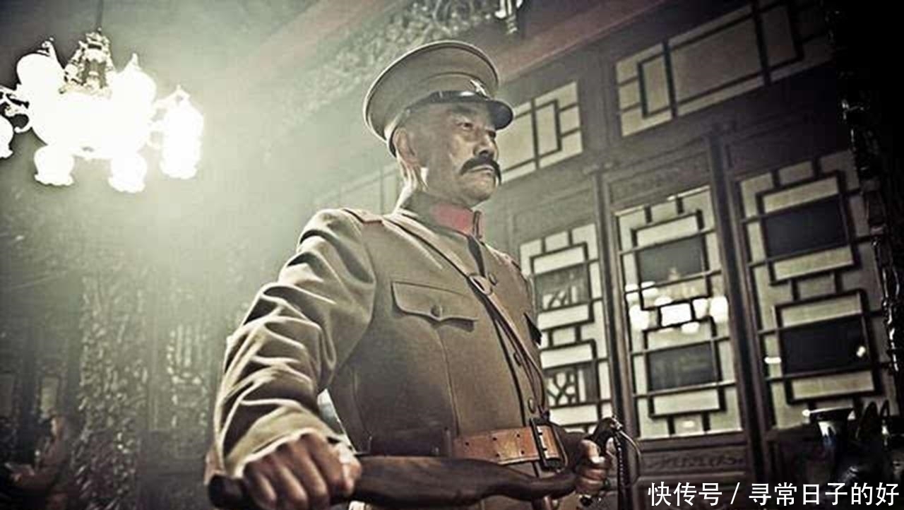 重重地|张作霖深夜回府, 被门卫士兵用枪指着大骂, 他大喜: 给我重重地赏