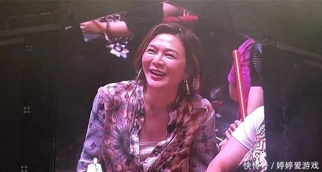 馒头|关之琳后台未修图曝光,油光满面肿得像馒头,劣质化妆品用多了?