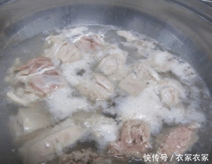 清洗干净|炖羊肉,不要只会加萝卜!加上这两样,肉汤变得鲜嫩无比!