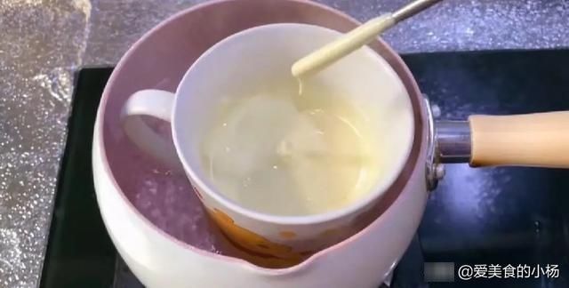 瞬间|最简单的网红甜品仙桃奶冻,抖音百万赞神仙甜品,敲开瞬间超治愈