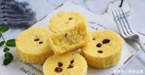 味道|极简版蒸糕,4个鸡蛋1把面粉,不用油上锅蒸,香甜软糯味道好