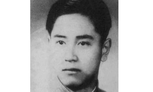 借钱|晚年杜月笙落魄到借钱维生，此人说一句话，杜月笙红了眼眶