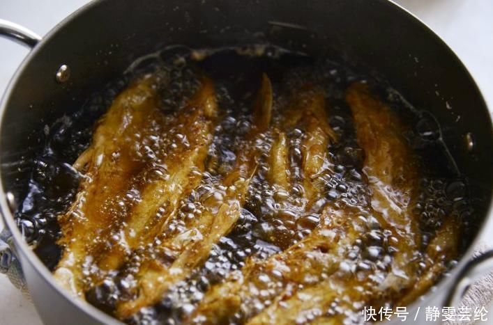 香脆|炸鱼,有人用面粉,有人用淀粉,都错了,大厨用它,香脆沒腥味