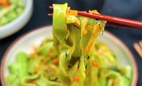 面条|黄瓜新吃法,不腌不炒不凉拌,入口劲道嫩滑,连汤汁都不剩