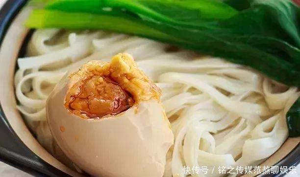 曝光|央视又“曝光”了,一戳就流油的海鸭蛋,这流出的“油”能吃吗?