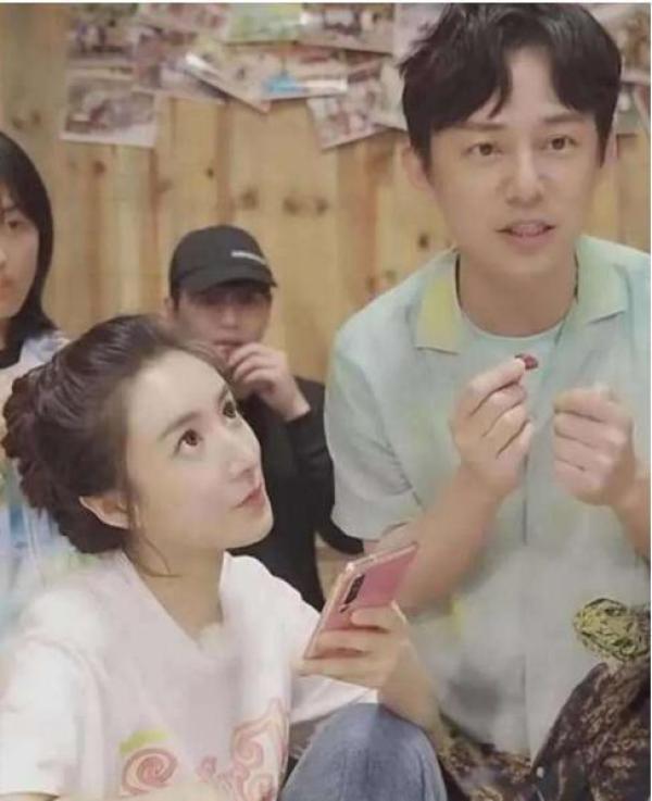 名嘴|《向往的生活》那么火带货却不如薇娅,名嘴何炅甘当网络主播陪衬