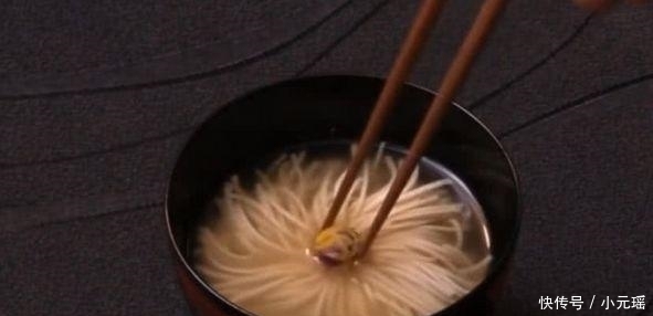  二话不说|外国厨师切豆腐成“菊花”, 中国厨师二话不说, 切成“蒲公英”!