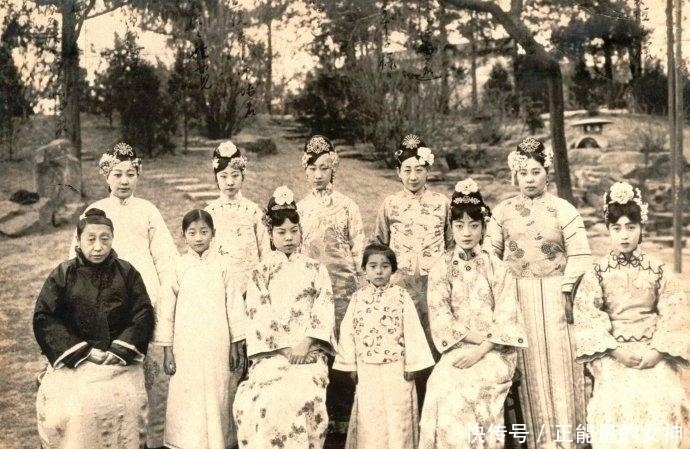 吃饭|此女爱了溥仪生, 请溥仪吃饭不停给溥仪倒酒, 溥仪渴醉了酒却忘了她