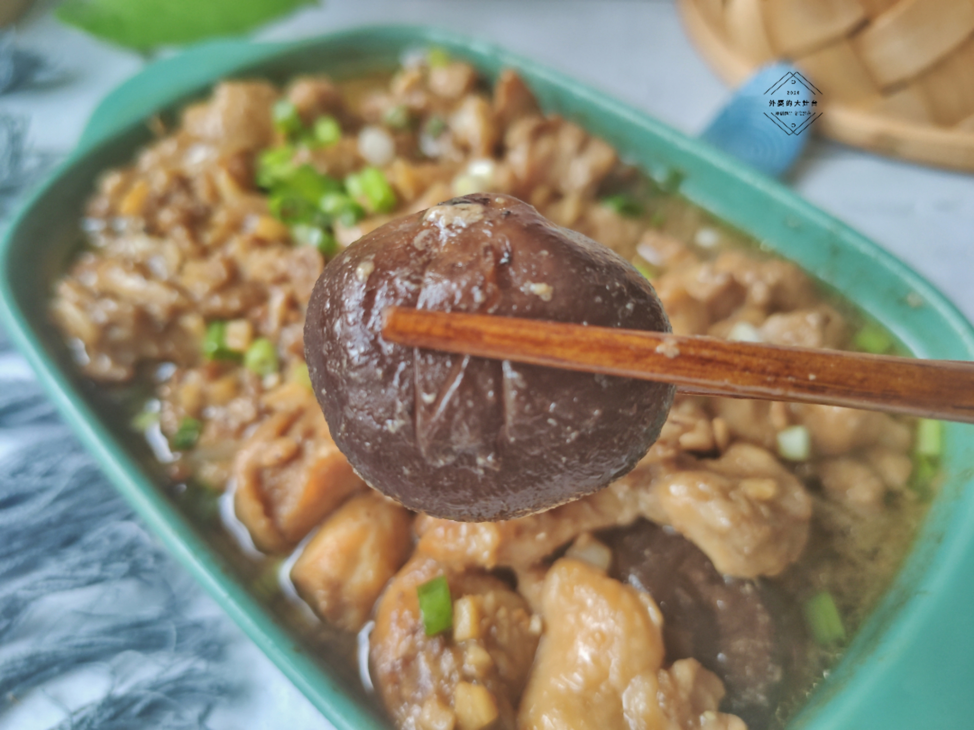 夏天|鸡肉夏天就该这样吃，不炒不炖不油炸，简单一做，楼道都能闻到香