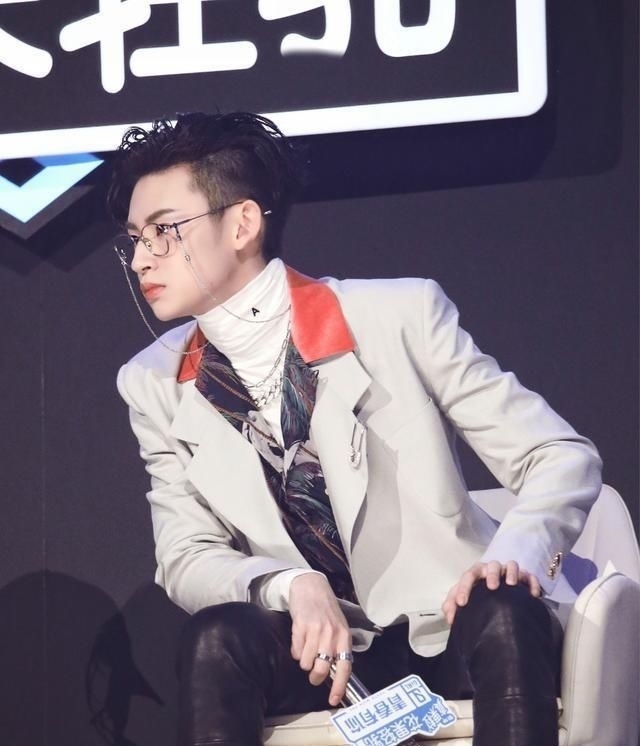 声音|青春有你2总决赛,虞书欣没声音唱功翻车,小鬼看《猎》表情直接