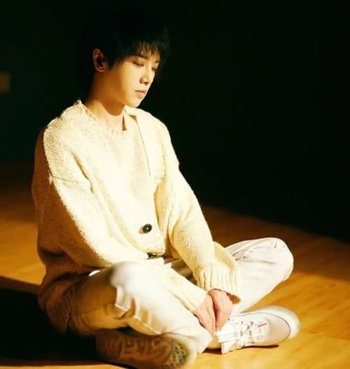  华晨|华晨宇在《王牌对王牌》上被迫相亲，然而这已经不是第一次了