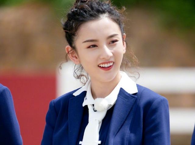 导演|宋祖儿录《跑男》怼导演被赞可爱,但安崎怼导演,为何被吐槽作