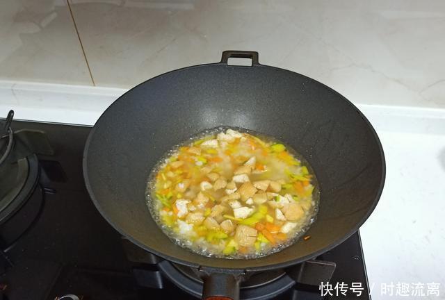 却说|今天晚餐只有1碗剩米饭,晒朋友圈,网友却说:太豪华了