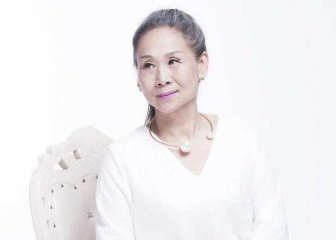 演员|母亲无意间被他带入娱乐圈,如今母亲走红,而他却无戏可拍