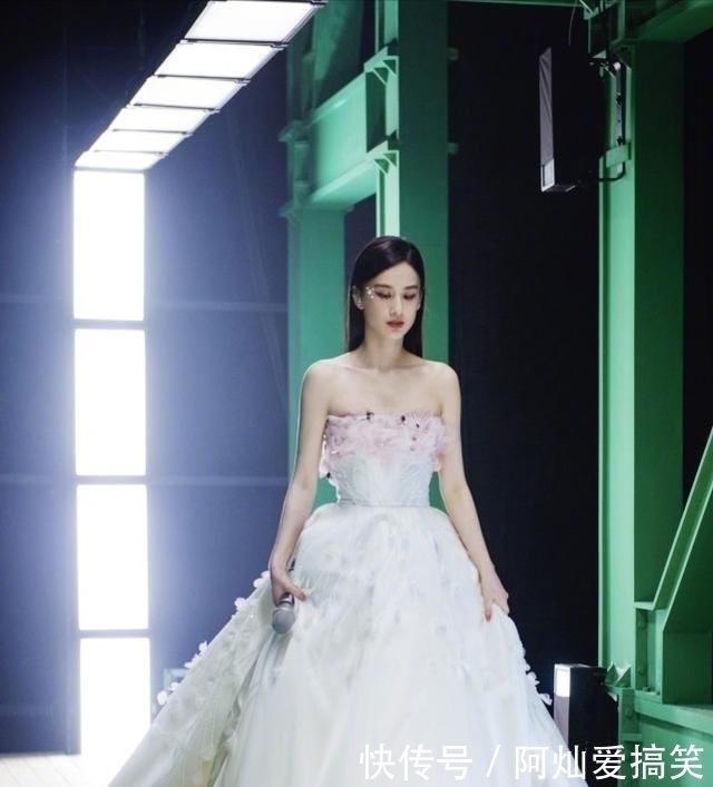  倒数第|乘风破浪排名出炉张雨绮倒数第4，李斯丹妮气场太足遭哄抢