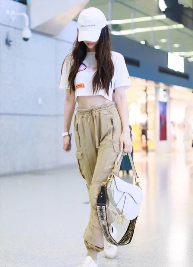 卫衣|“打底裤”已经失宠了!今年流行的是“粽子裤”,遮肉显瘦又百搭