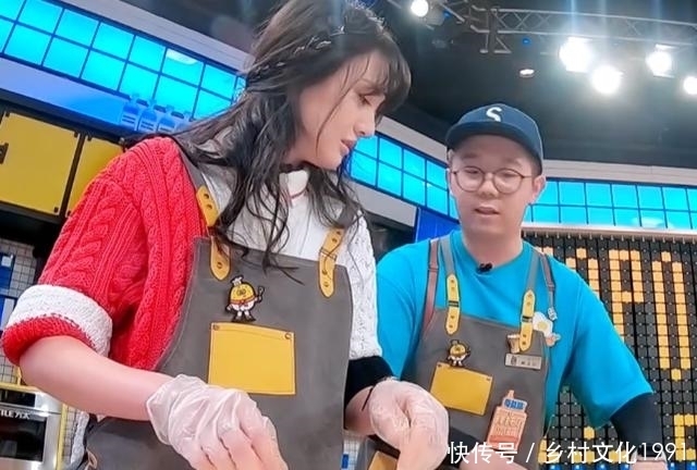  松饼|郑爽节目里尝松饼，谁注意她吃多少？真不给厨师面子