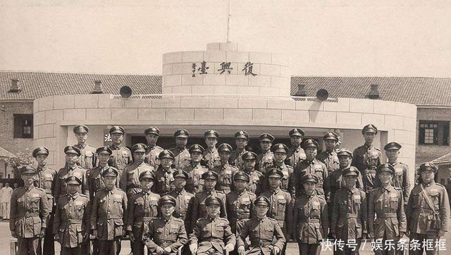 不降|解放战争中,他是善战的蒋军整编师长,不败、不死、不降、不起义