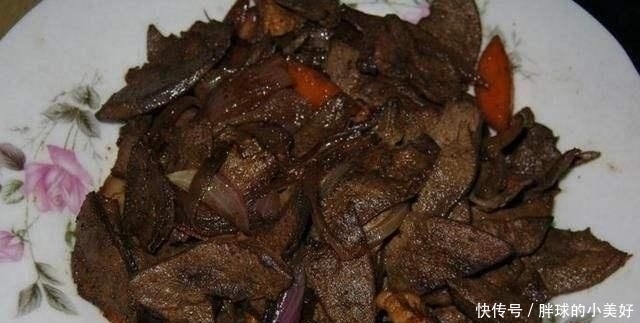 道菜|第一次去男友家,婆婆做6道菜,最后一道实在无语,谁能认出是啥