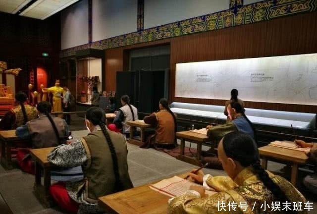 皇帝|因同情皇帝，胆大在考卷写下8字，皇帝看后激动拍桌，点为状元