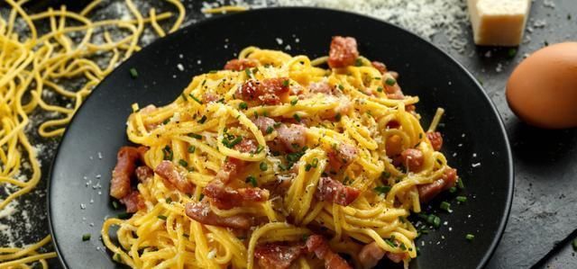 每碗|泡面新做法邻居拿到校门口卖150份每碗6块全卖光你觉得赚吗