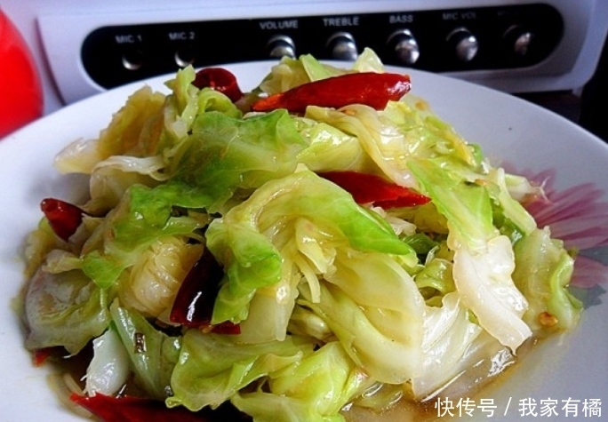 可口|做手撕包菜，直接下锅就错了！学会这一招，不发黑不油腻酸爽可口