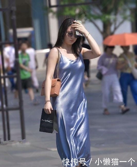 里学|街拍:爱情里学不会低头,也不喜欢将就