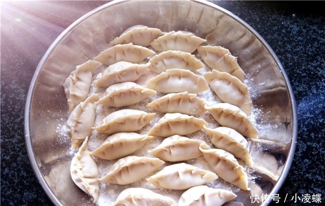 饺子|吃了几十年饺子,此款馅料第一次尝,外酥里嫩又鲜又香,真美味