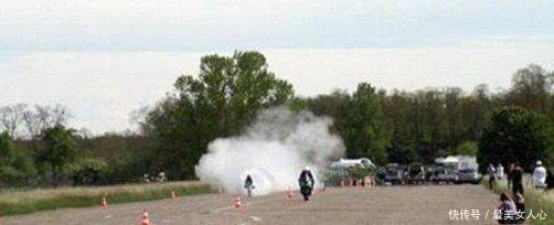  喷气式|农村小伙自制喷气式自行车，速度比高铁还快，送给你敢骑吗