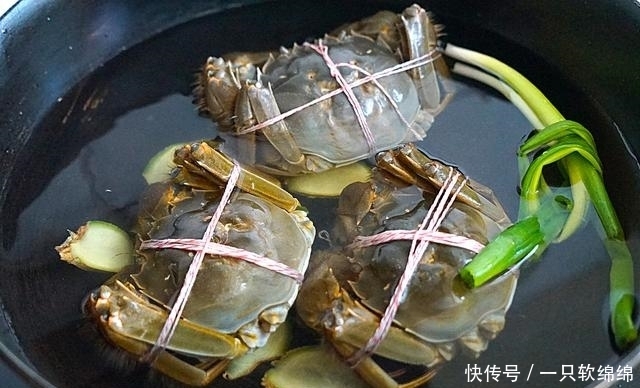 中秋|螃蟹鲜美又不掉腿的窍门你会吗,比清蒸还要实用,中秋家宴少不了