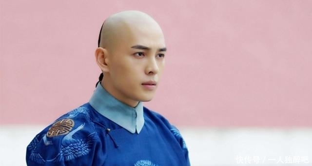  妃子们|清朝的妃子，为何脖子上总有一条白围脖？除了美观，还方便了皇上