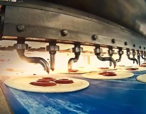 过程|孩子们最喜欢的披萨,在国外的工厂是这样做成的,过程看到流口水