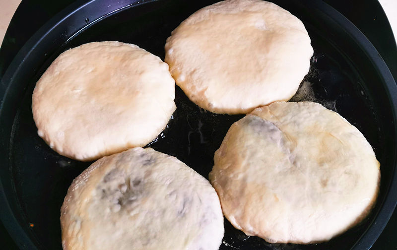 孩子|茄子的新吃法,在外面吃不到,做成馅料比肉香,出锅全家人抢着吃