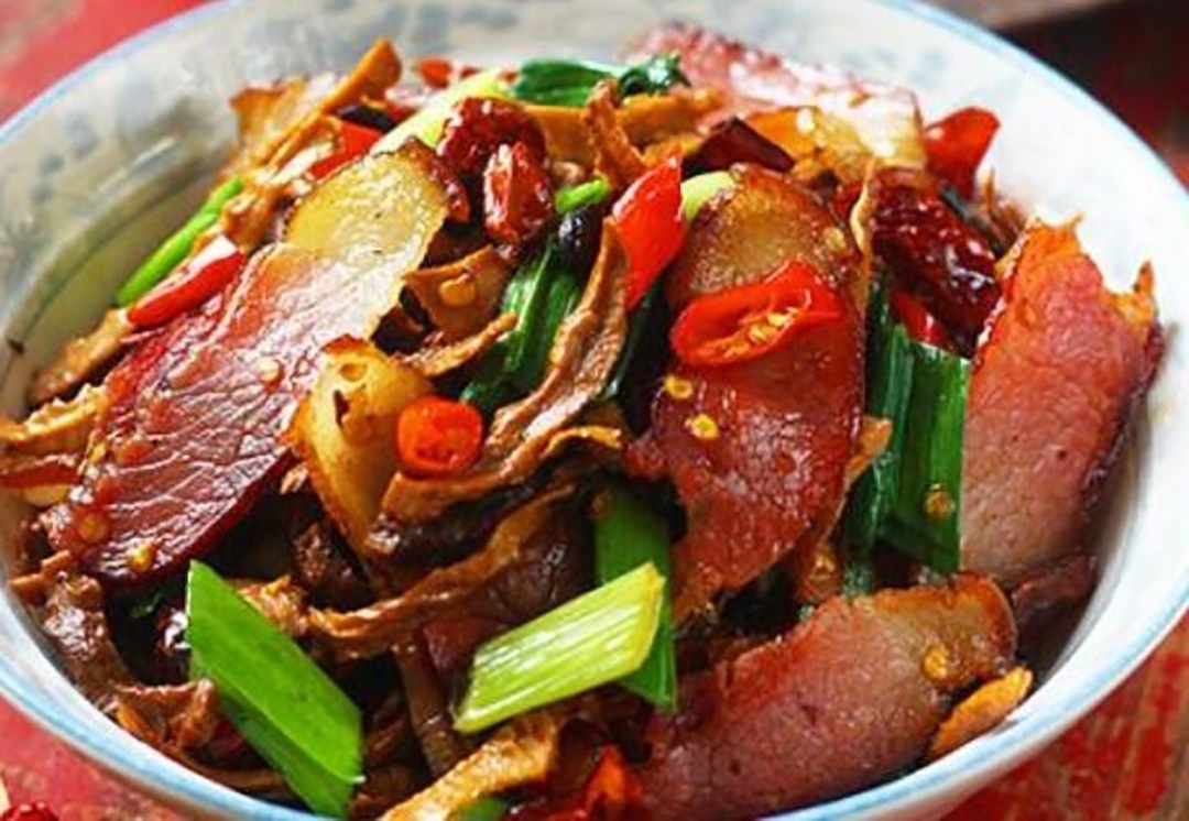 香味|腊肉一炒就硬?因为你只会放油!多加这1步,腊肉不硬还鲜香味美