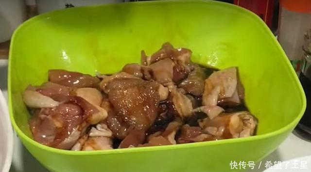 油1茶匙|电饭锅做鸡煲饭少了这一味就不香了,懒人煲饭只需要这么做