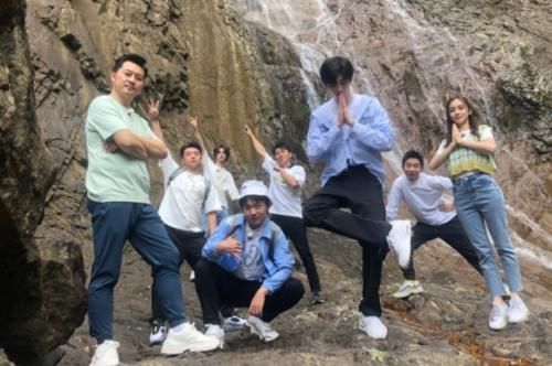 蔡徐坤|宋雨琦到底有多花痴跑男中第一眼看到蔡徐坤时,下意识动作亮了